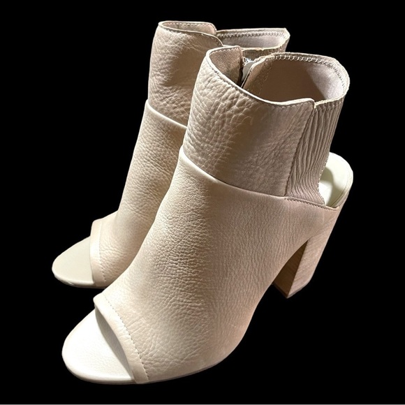 DOLCE VITA, CHIC, OPEN TOE/HEEL BOOTIE. NUDE LEATHER BOOTIE. SIZE 10 - Picture 6 of 10